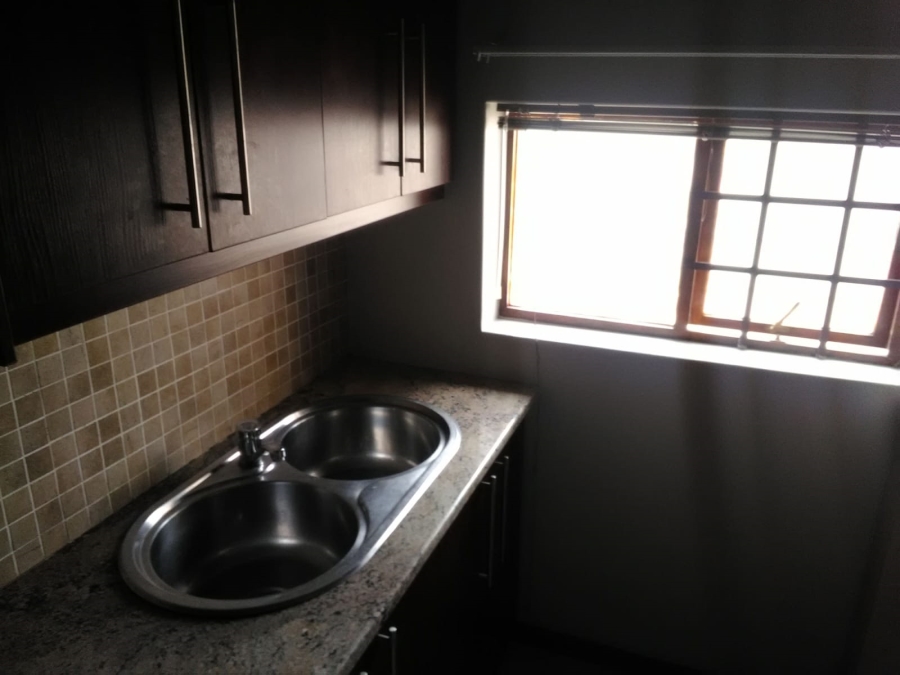To Let 3 Bedroom Property for Rent in Hillside Free State